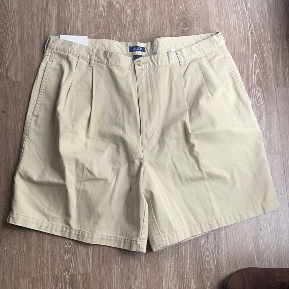 NWT IZOD 42 shorts